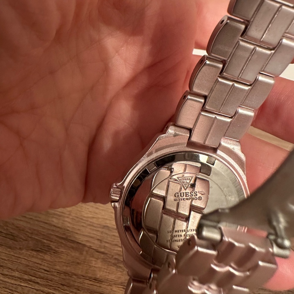 Women’s Guess Watch - Picture 2 of 3